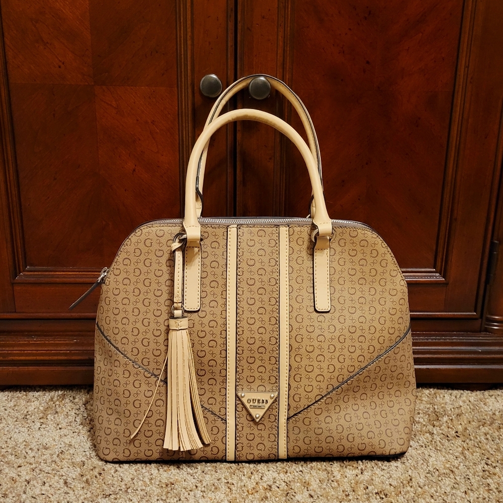 ⚘️GUESS Purse